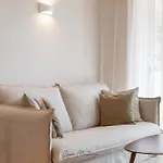 Apartamento De Diseno Reformado Con Piscina Y Jardin